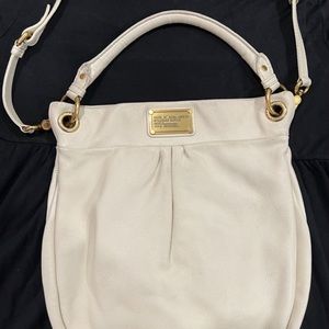 LIKE NEW-Marc Jacobs Classic Q Hillier hobo bag with removable strap in cream